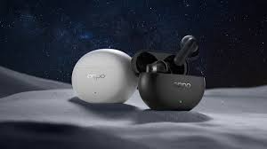 Az új Oppo Enco Air4 Pro fülhallgató hosszú használati időt biztosít