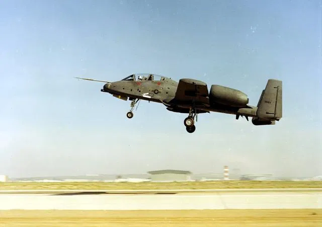 ya-10b-decolando.jpg