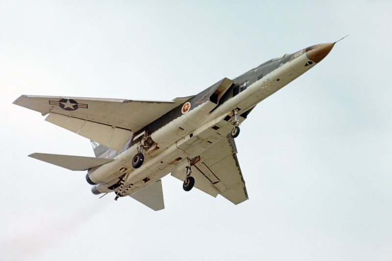 ra-5c_00046_a_landing_north_american_ra-5c_vigilante_usn_rvah-11_checkertails_official_usn_photograph-l.jpg