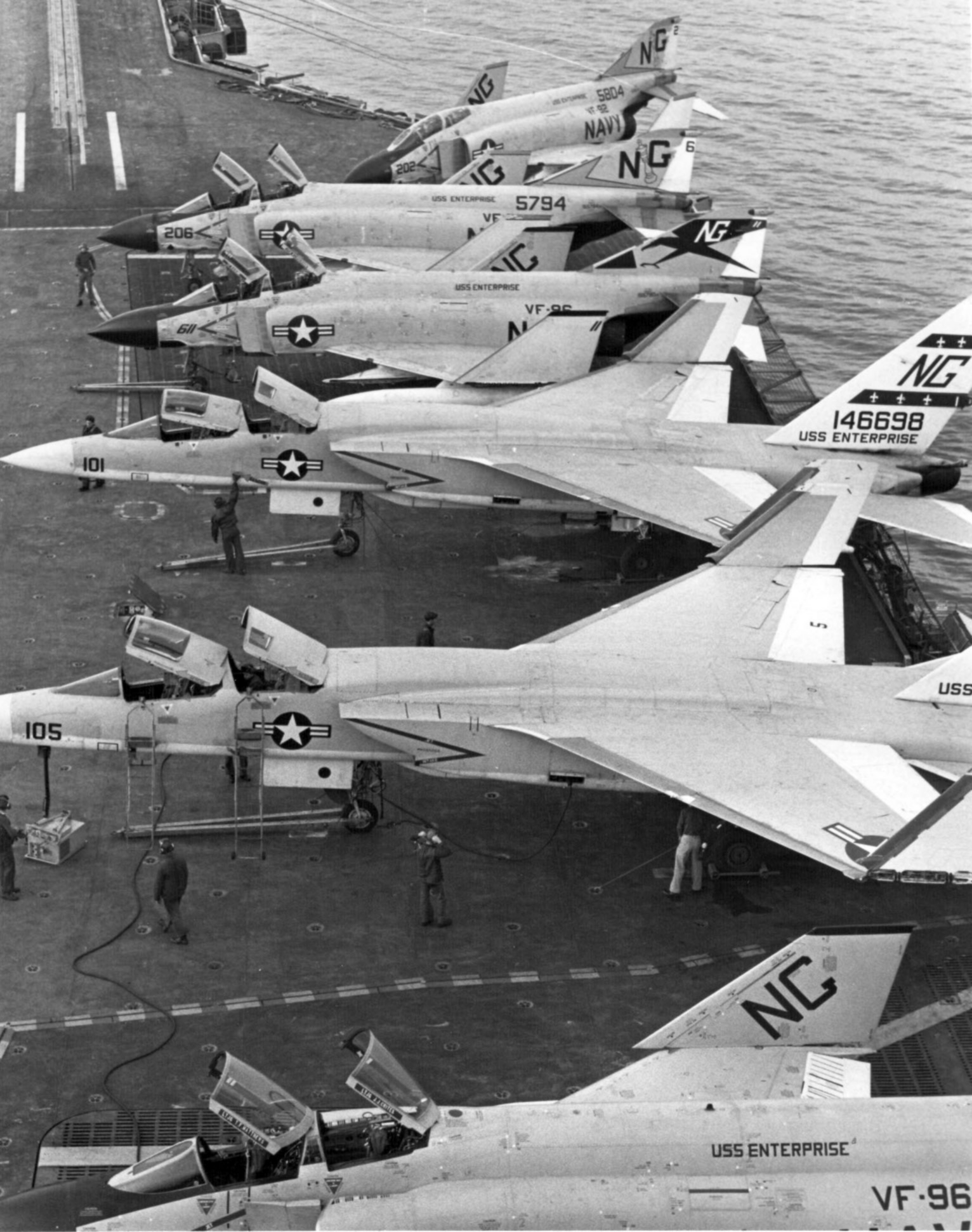 uss_enterprise_cvan-65_flight_deck_forward_1968.jpeg