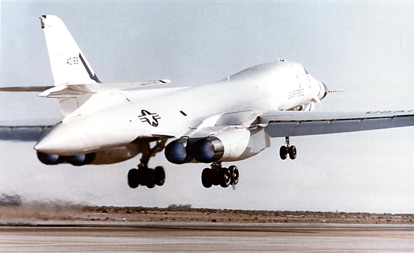 rockwell-b-1a-lancer-74-0158-taking-off-from-palmdale-on-its-maiden-flight-23-dec-1974.jpg