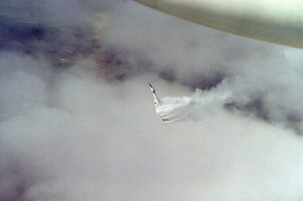 north-american-aviation-xb-70a-2-na-valkyrie-62-0707-going-down-after-mid-air-collision.jpg