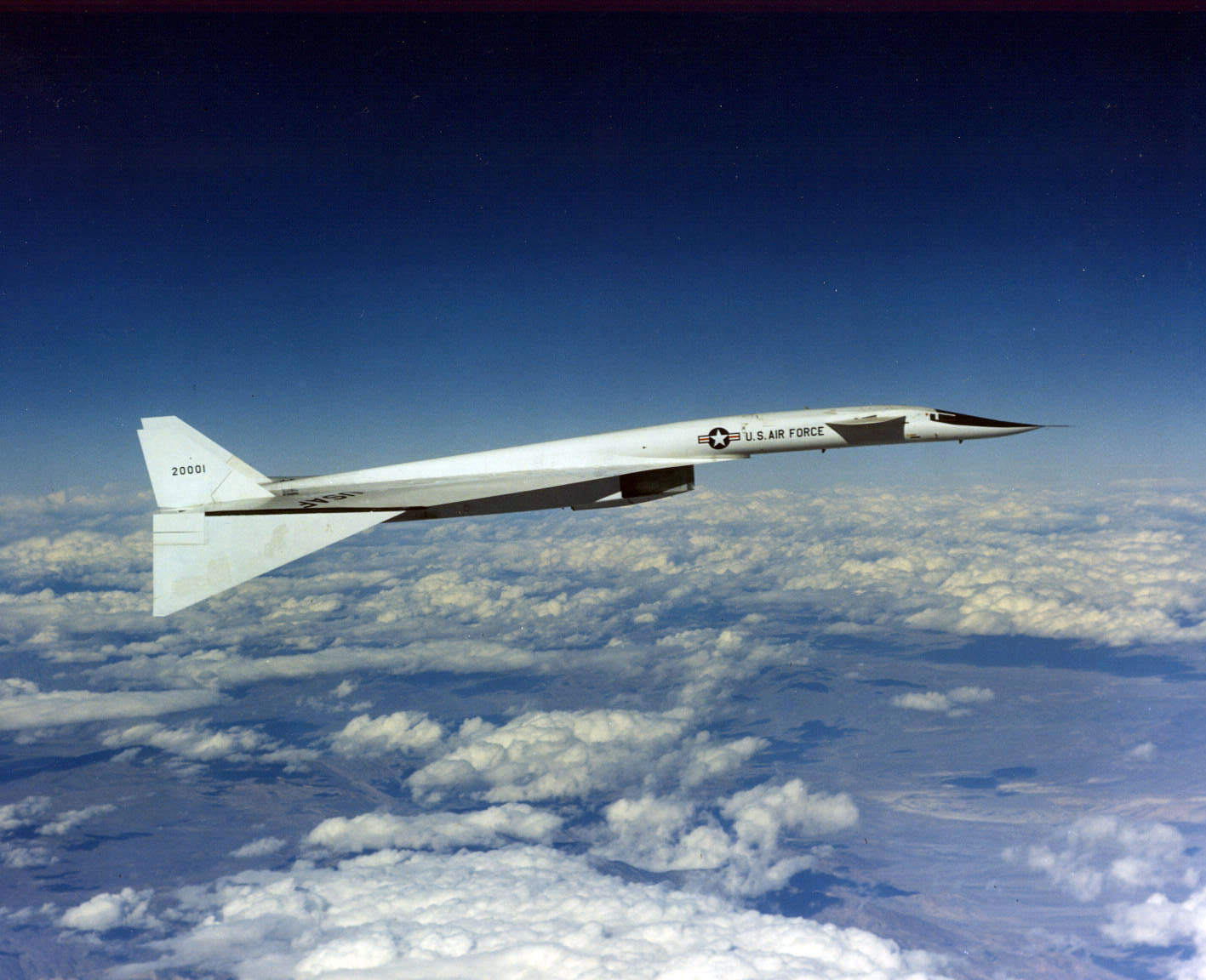 north_american_xb-70a_valkyrie_in_flight_with_wingtips_in_65_percent_full_drooped_position_061122-f-1234p-021.jpg