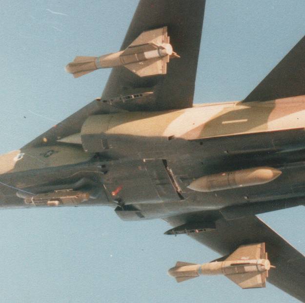 f111pt8jr_1.jpg