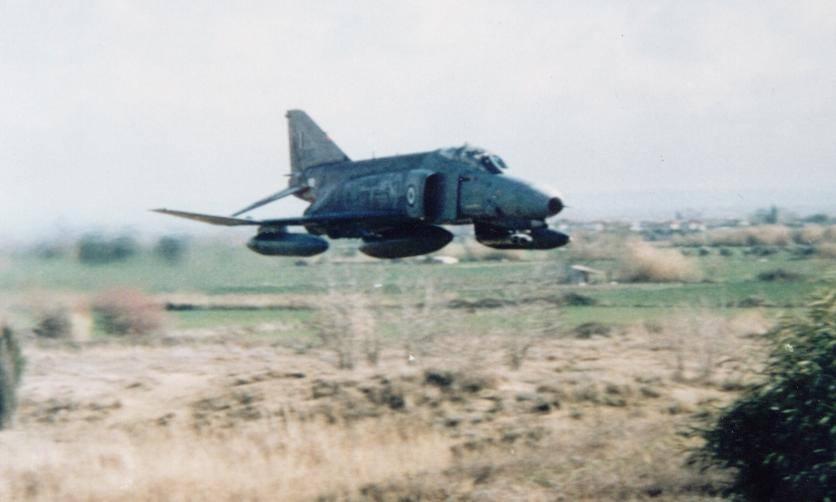 f-4_low.jpg