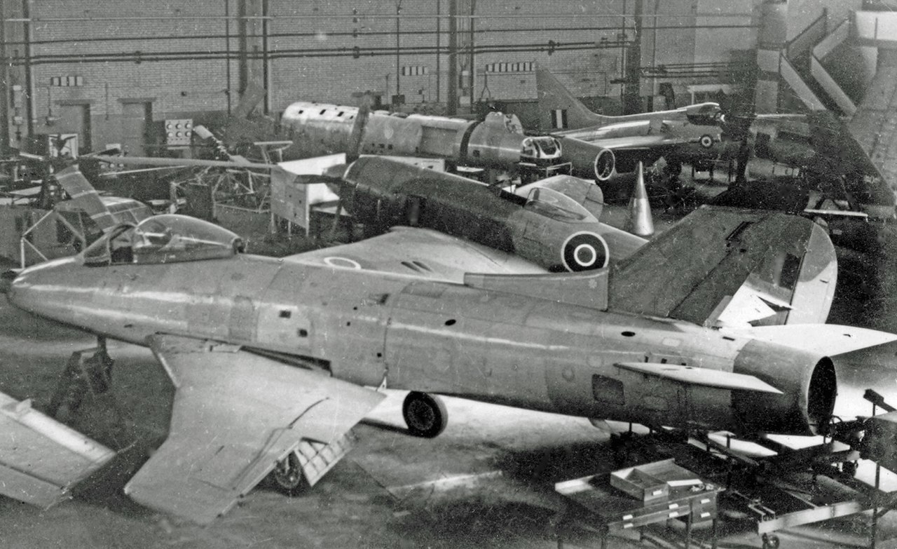 1280px-supermarine_545_cranfield_10_09_60_edited-3.jpg