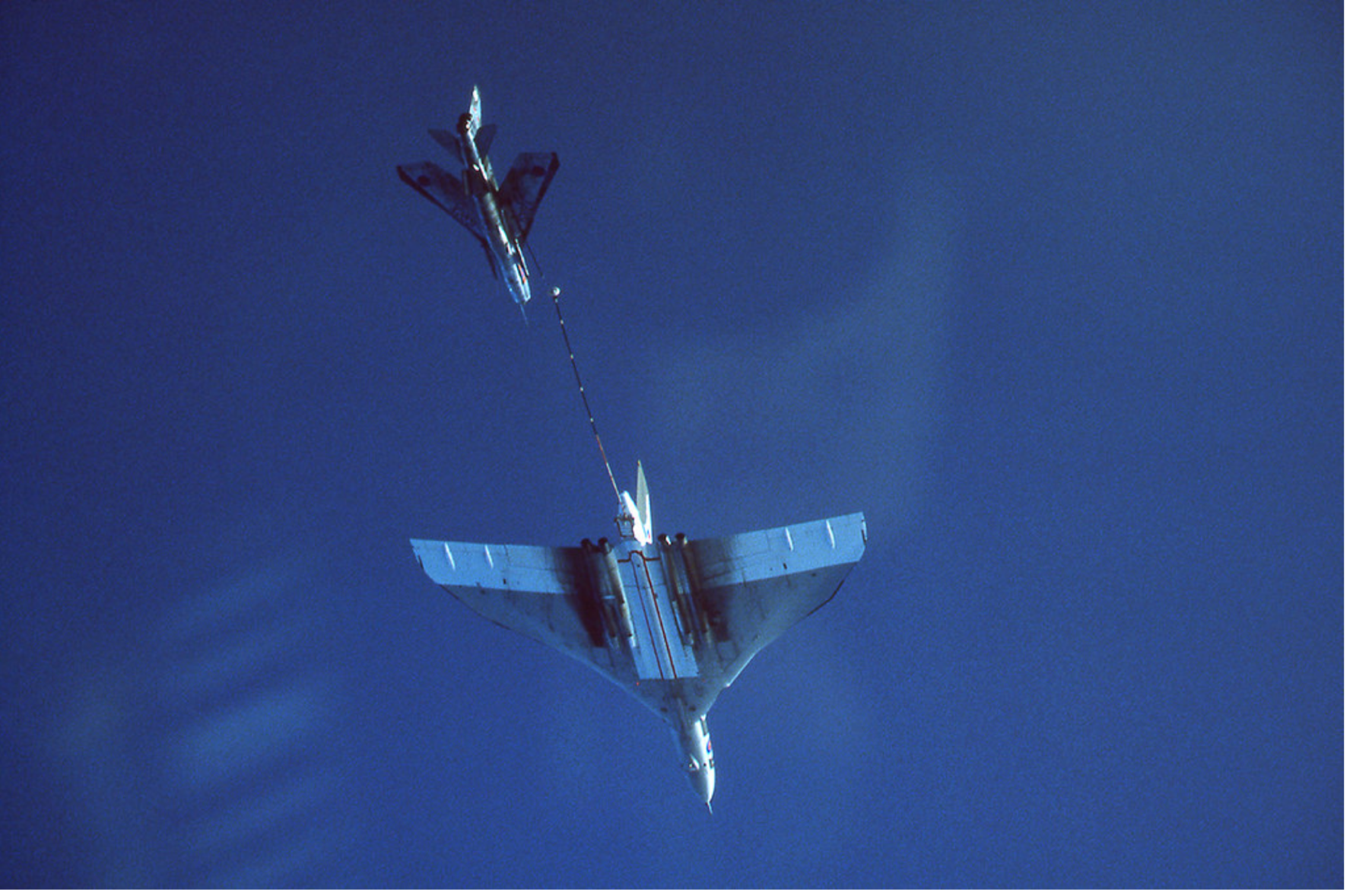 avro_vulcan_air_refuelling_with_ee_lightning_k.png