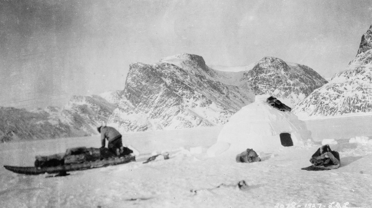 eskimo_building_a_snow_house_south_of_cape_st_david.jpg