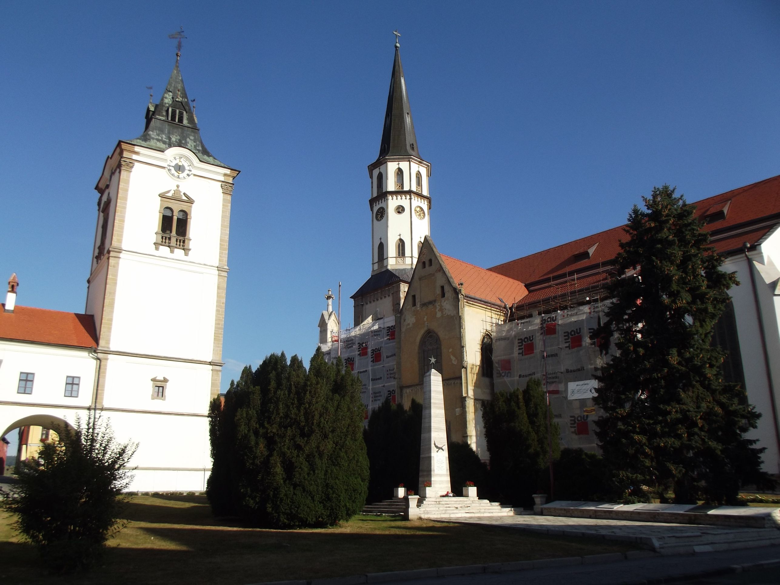 A Városháza Harangtornya és a Szent Jakab templom