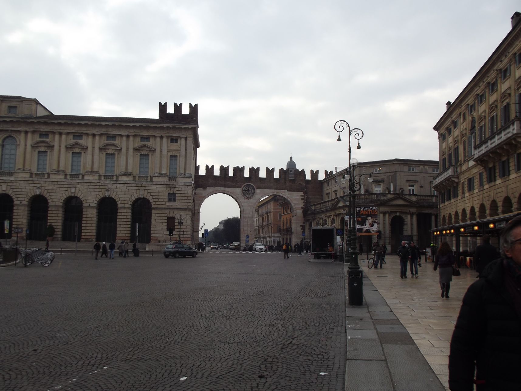 A Piazza Brá bejárata