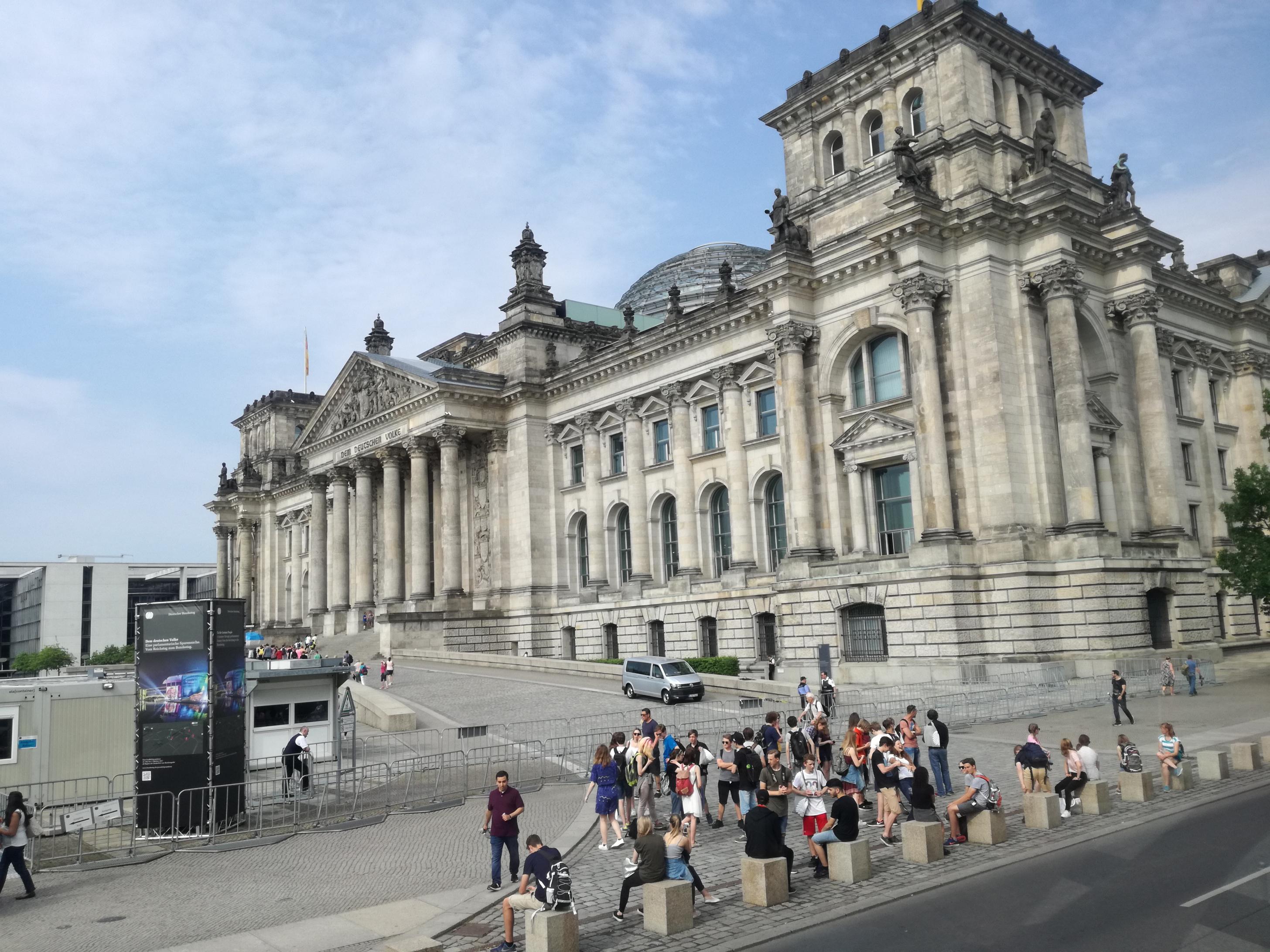 A Reichstag a buszról