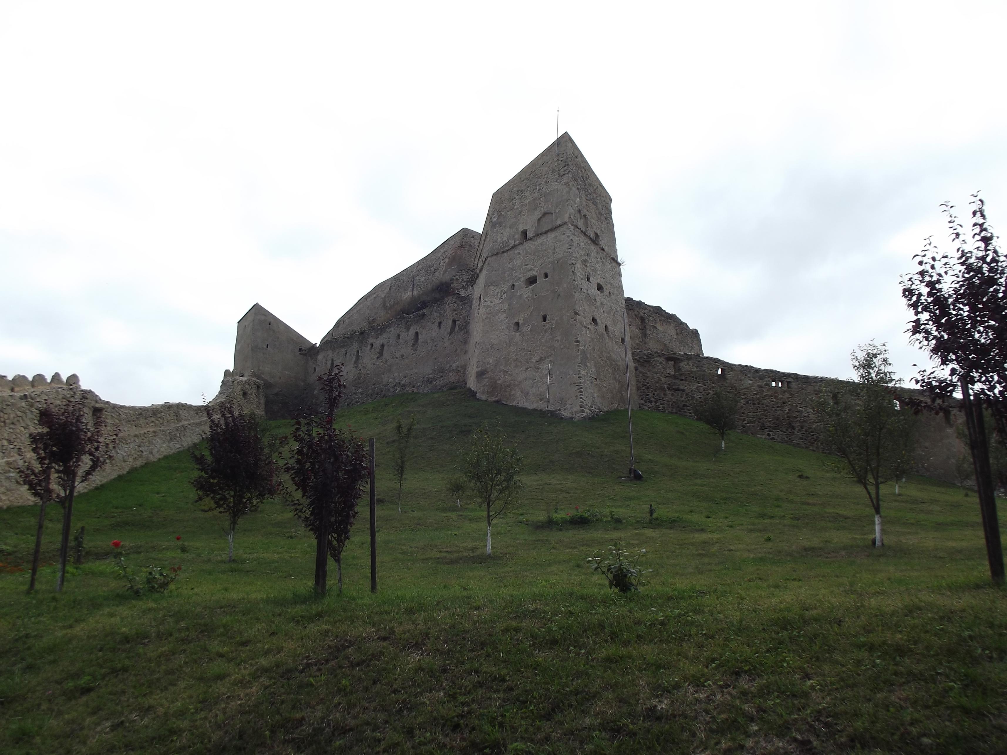 Az Ötszögű-torony az alsó várból