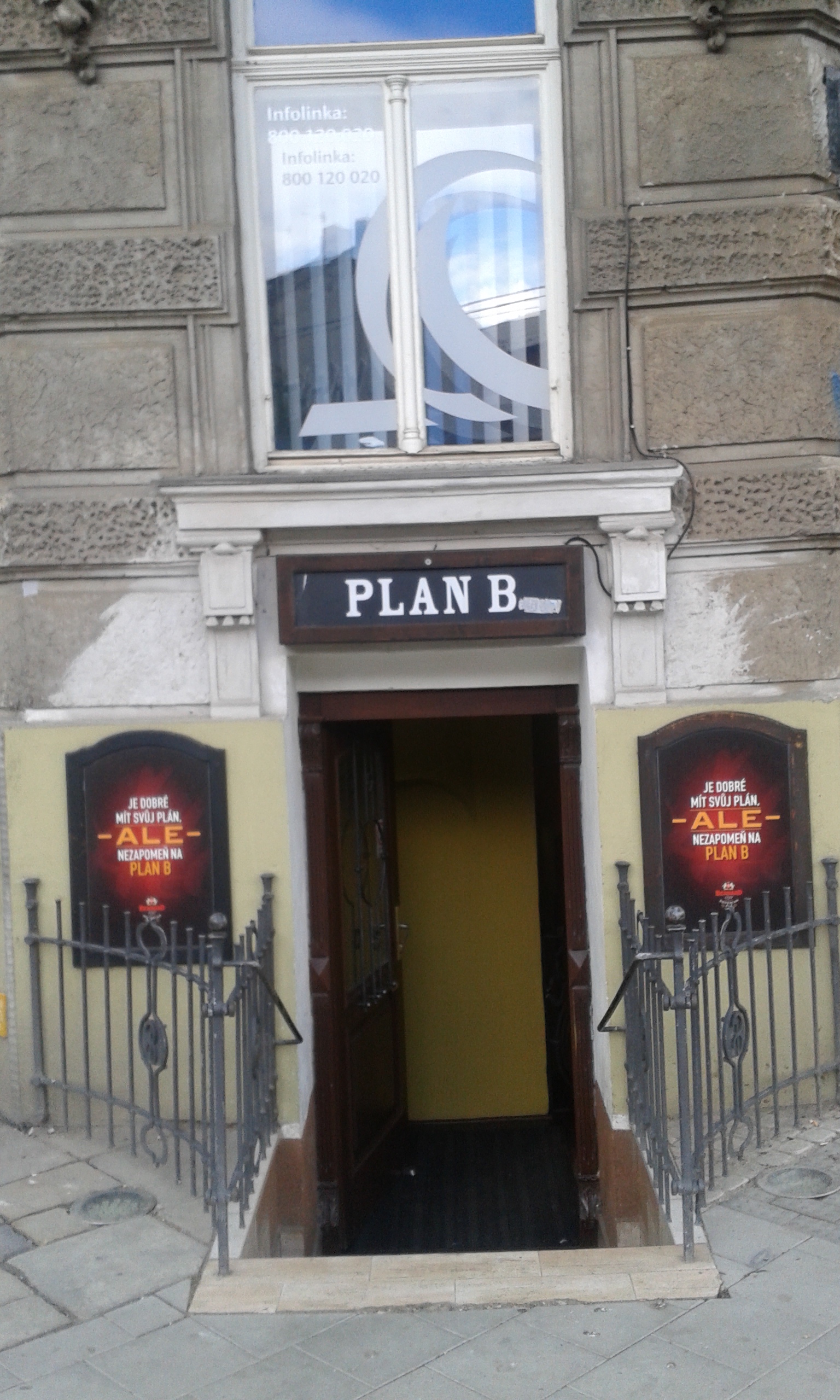 Plan B bejárata