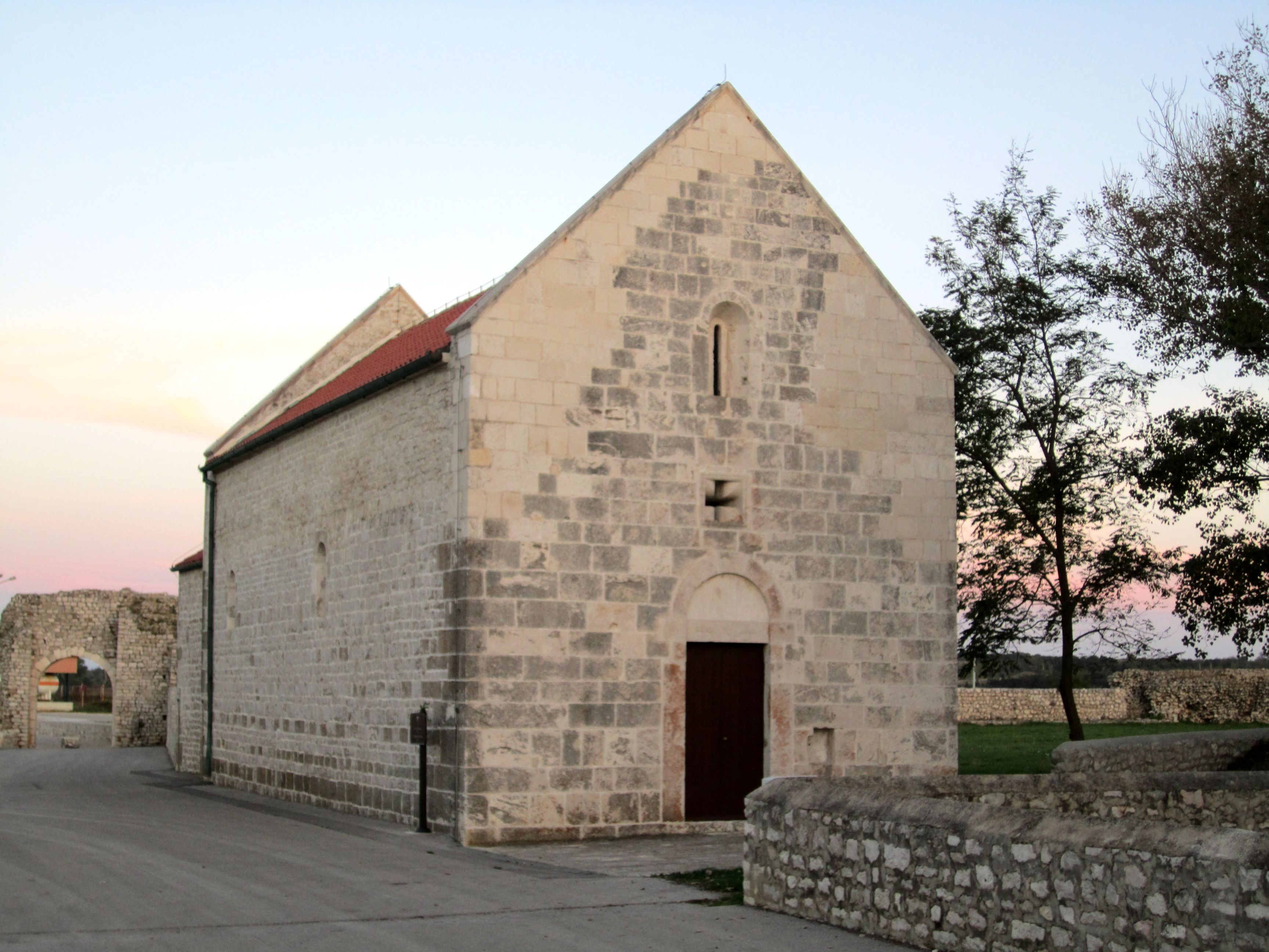 Szent Ambrus templom (Forrás: www.wikipedia.org)