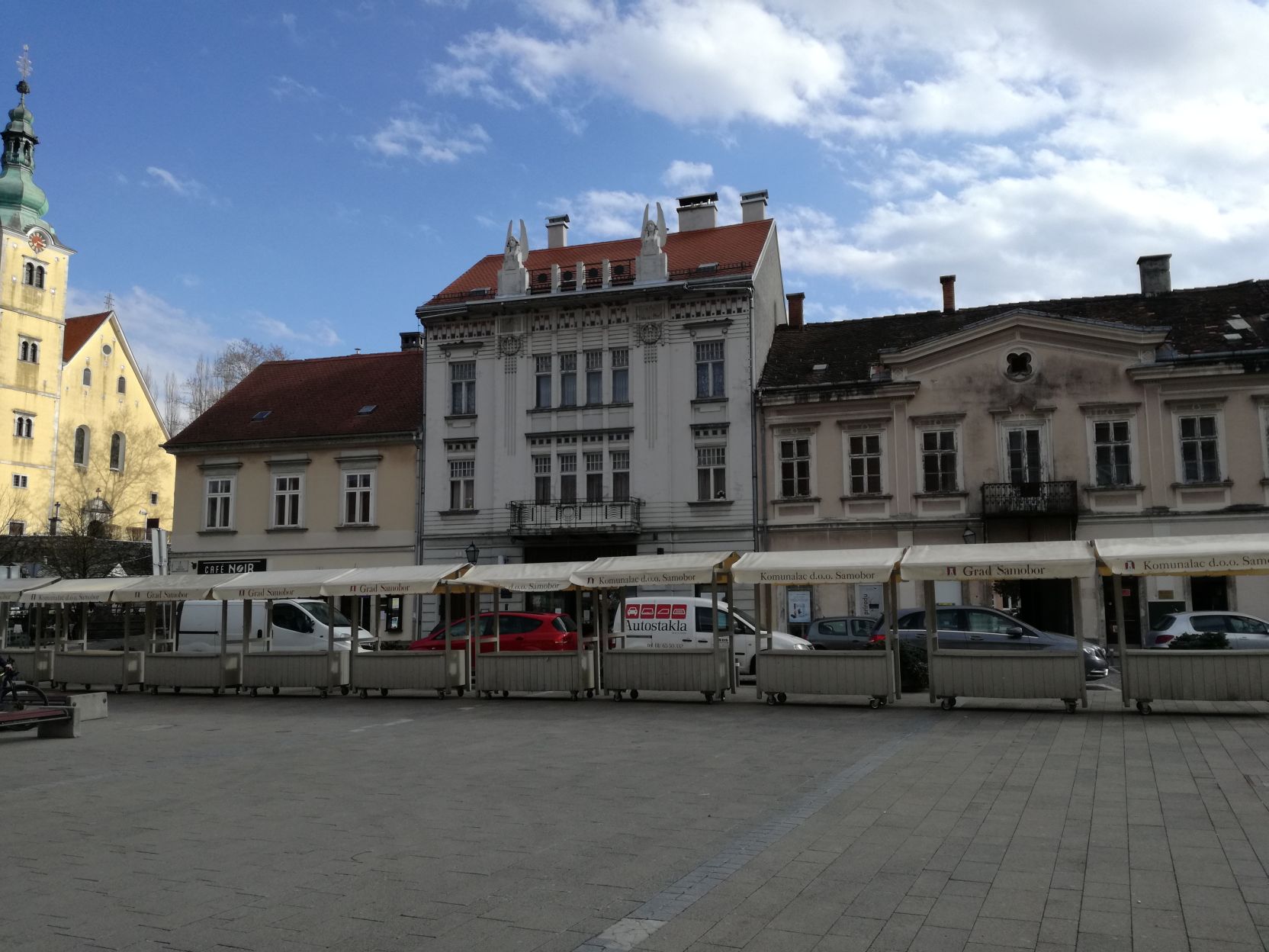 A főtér házai