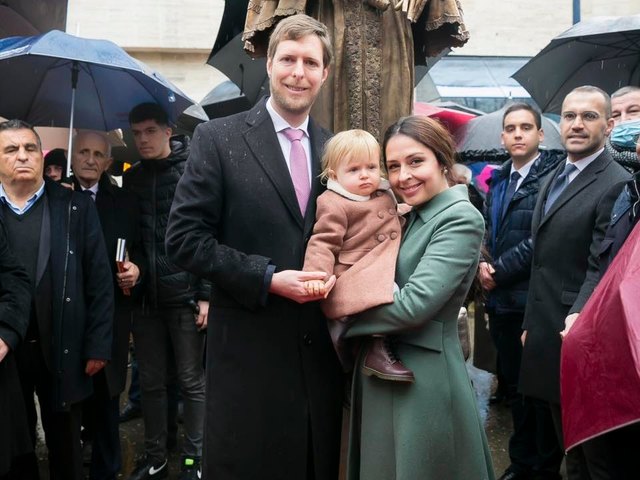 Szobrot kapott a magyar királyné