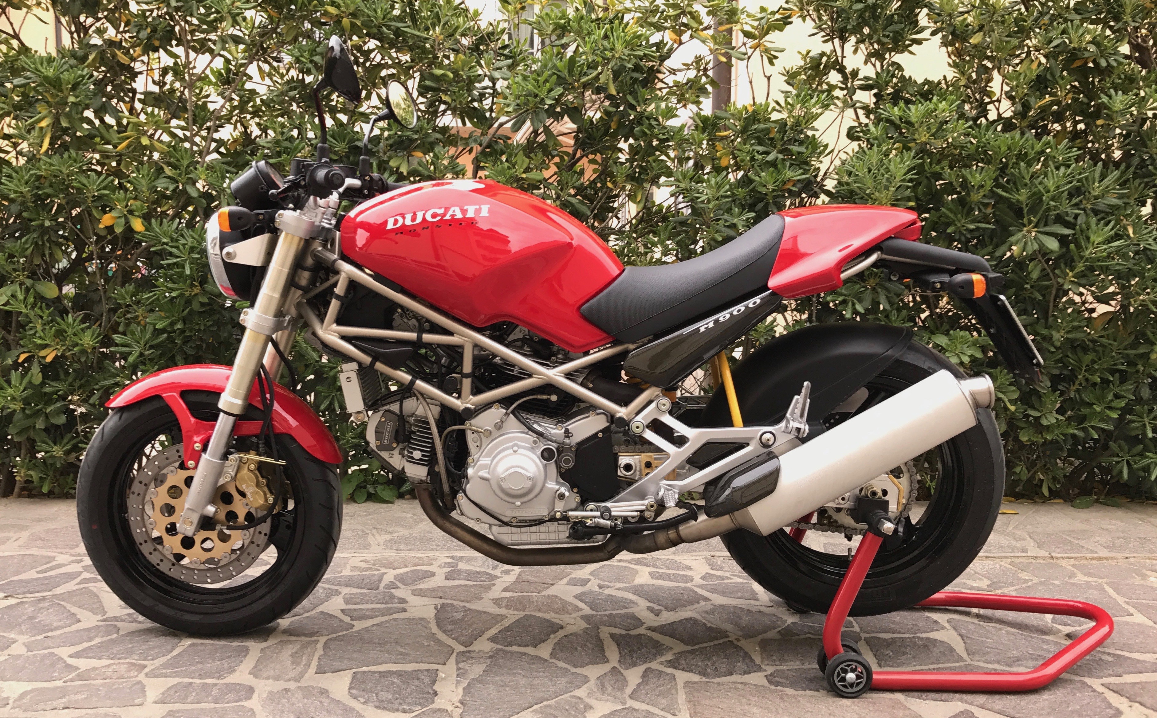 ducati_monster_900_del_1993.jpg