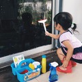 Milyen házimunkákban tud egy két éves gyermek részt venni?