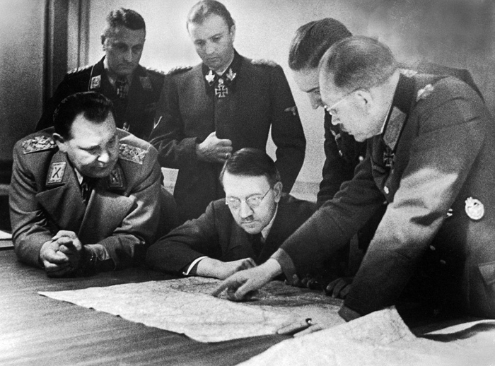 hitler planning.jpg