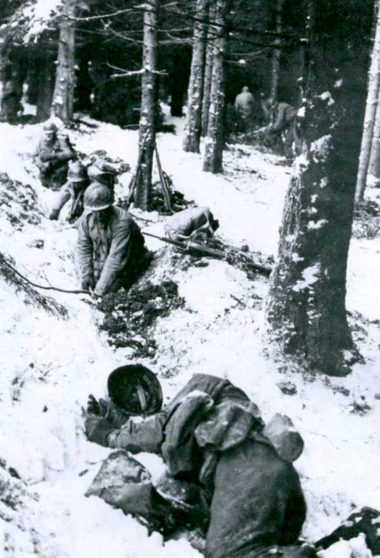 us troops digging in the bulge.jpg