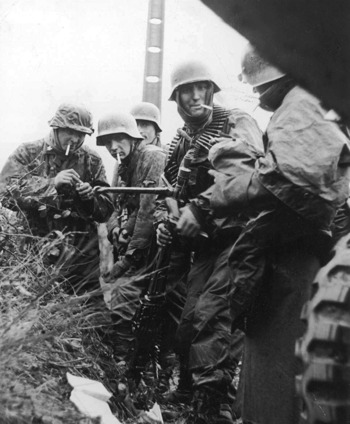 waffen-ss at poteau2.jpg