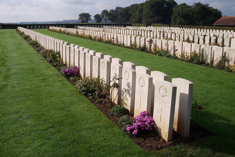 dieppe_war_cemetery_canadians.jpg