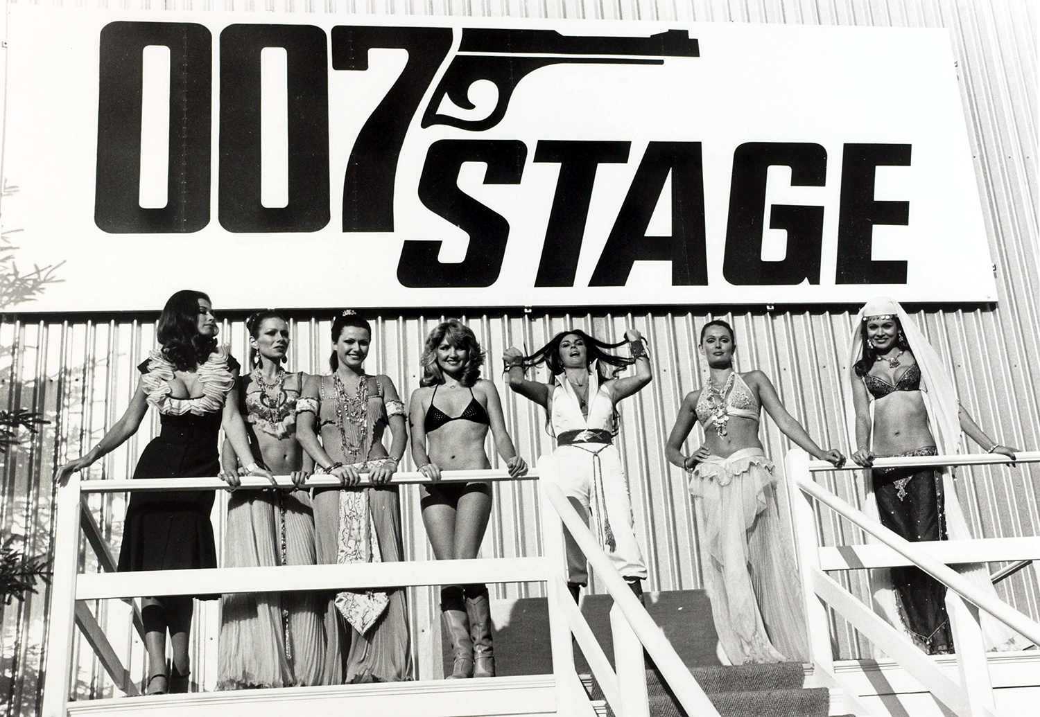 007_stage.jpg