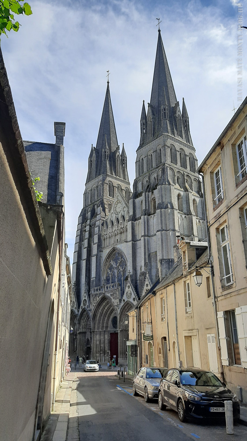 bayeux_cathedral_monty.JPG