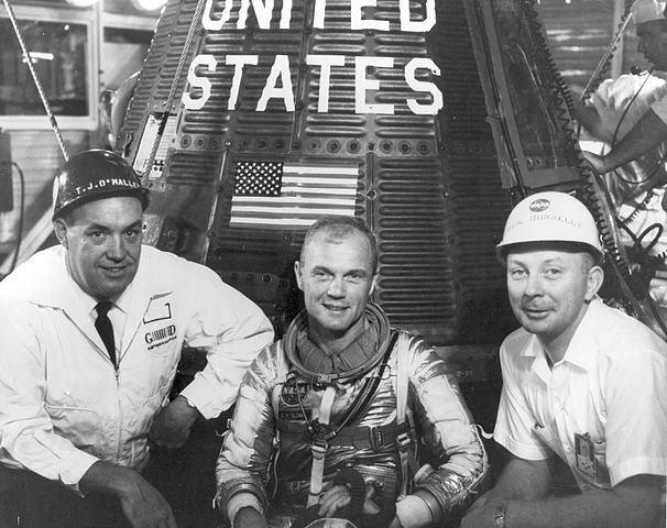 606px-John_Glenn_With_T.J._O'Malley_and_Paul_Donnelly_in_Front_of_-_GPN-2002-000049.jpg