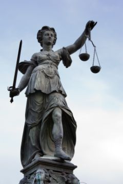 Frankfurt_Am_Main-Justitia_1.jpg