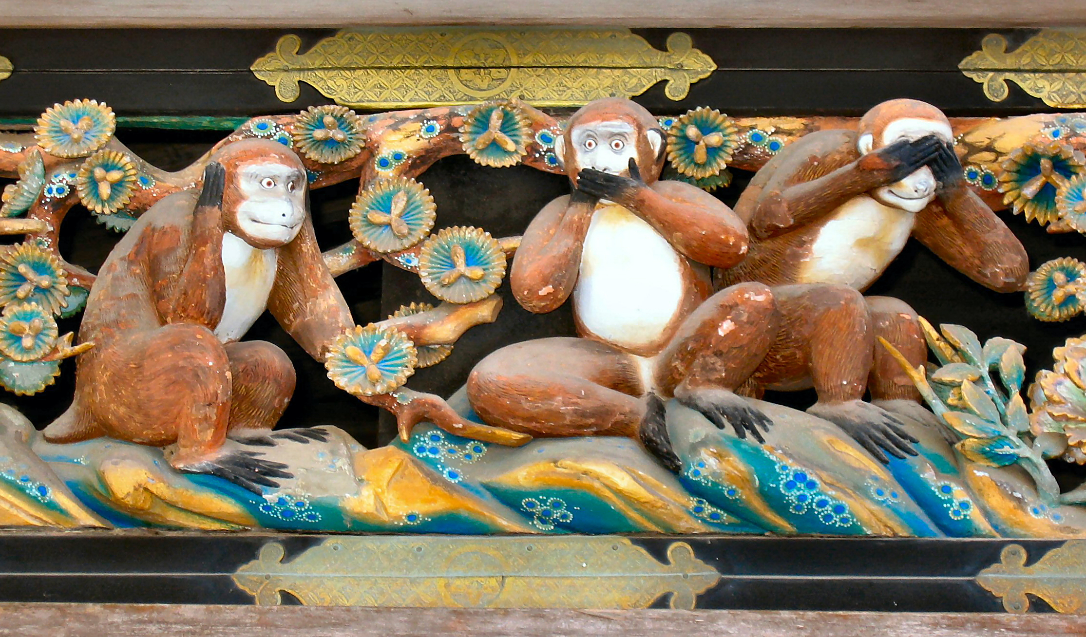 three_wise_monkeys_tosho-gu_shrine.JPG