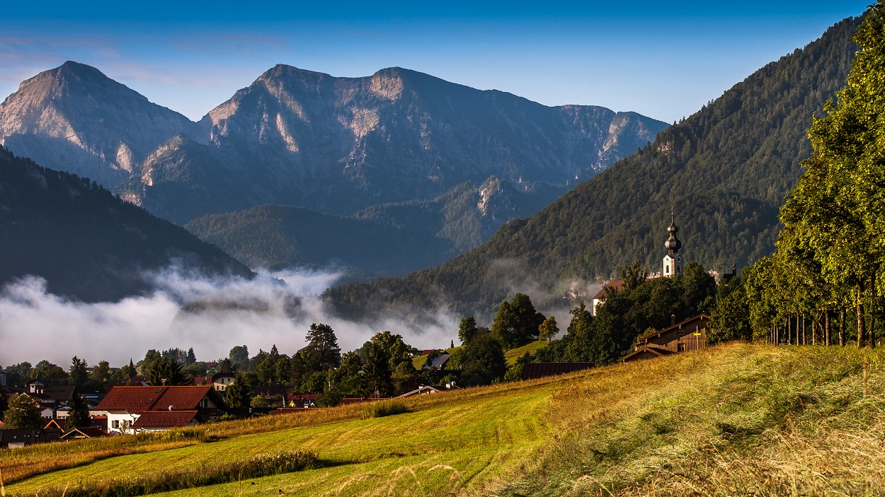 Ruhpolding Kirche Sonntagshorn-001.jpg