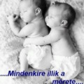 Egy gyermek ölelése