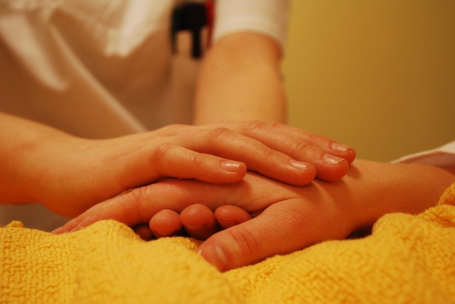 hands-736244_640.jpg