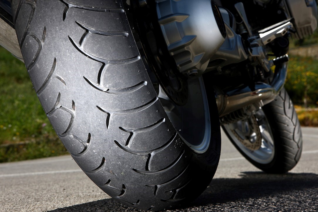 2015_2f09_2fmotorcycle-tires_1.jpg