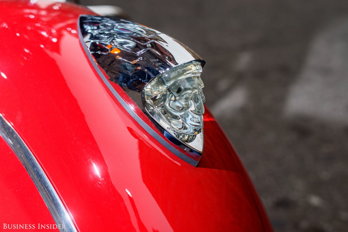 this-war-bonnet-ornament-lights-up-and-projects-from-the-front-wheel-fairing.jpg