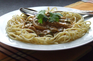 Gorgonzolás-tormás pirított csirkemell spagettivel