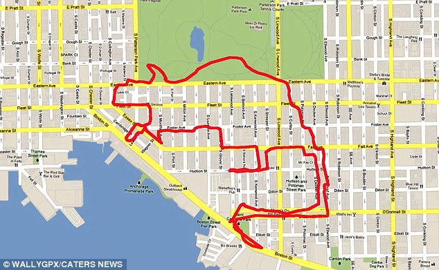 Egy patkány rajtzolódott ki a bicikli kerekei és a GPS jeladó nyomán.