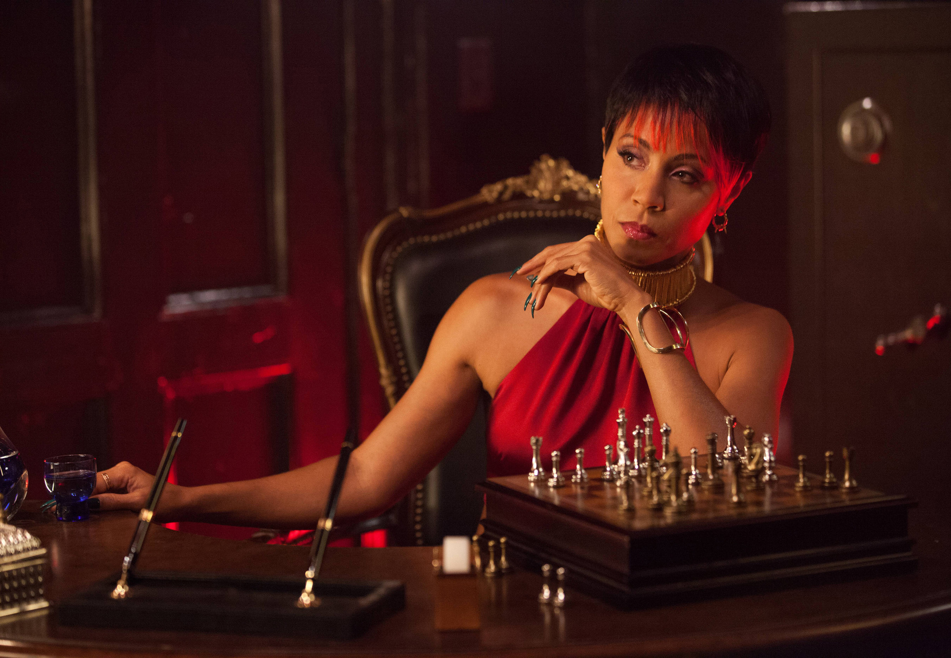 gotham-pilot-2-jada-pinkett-smith-as-fish-mooney.jpg