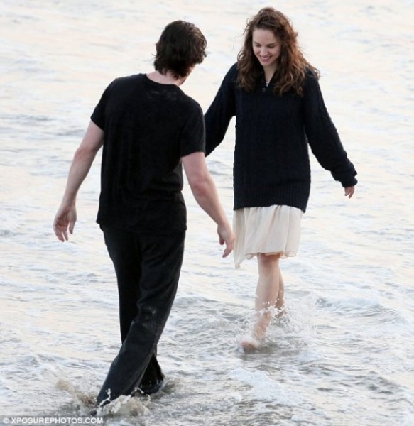 terrence-malick-movie-image-set-photo-portman-bale-4-583x600.jpg