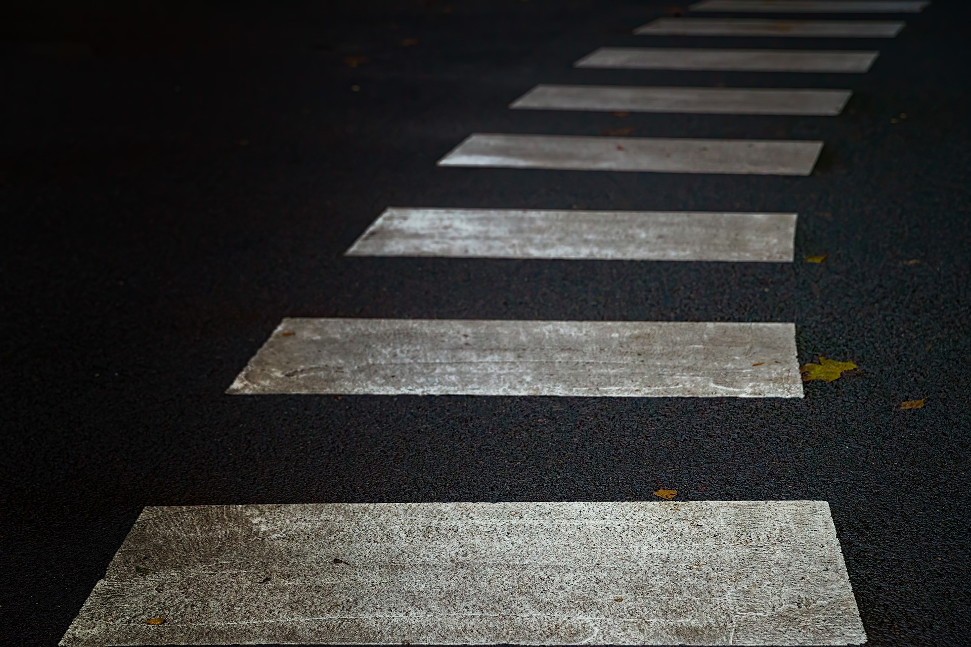 crosswalk-4417371_1920.jpg