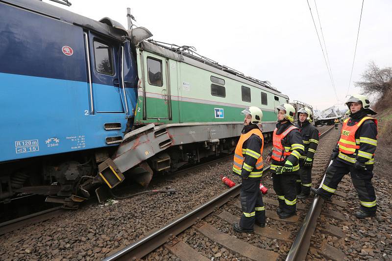 vlak-nehoda-11_galerie-980.jpg