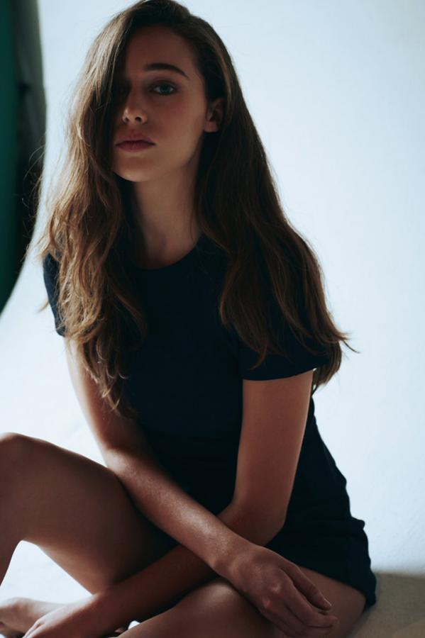 alycia-debnam-carey-t.jpg