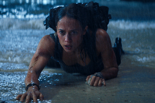 Kiimádkoznák a melltartójából Alicia Vikandert az új Tomb Raiderben
