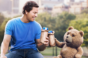 Ted 2 a messzi, messzi galaxisban