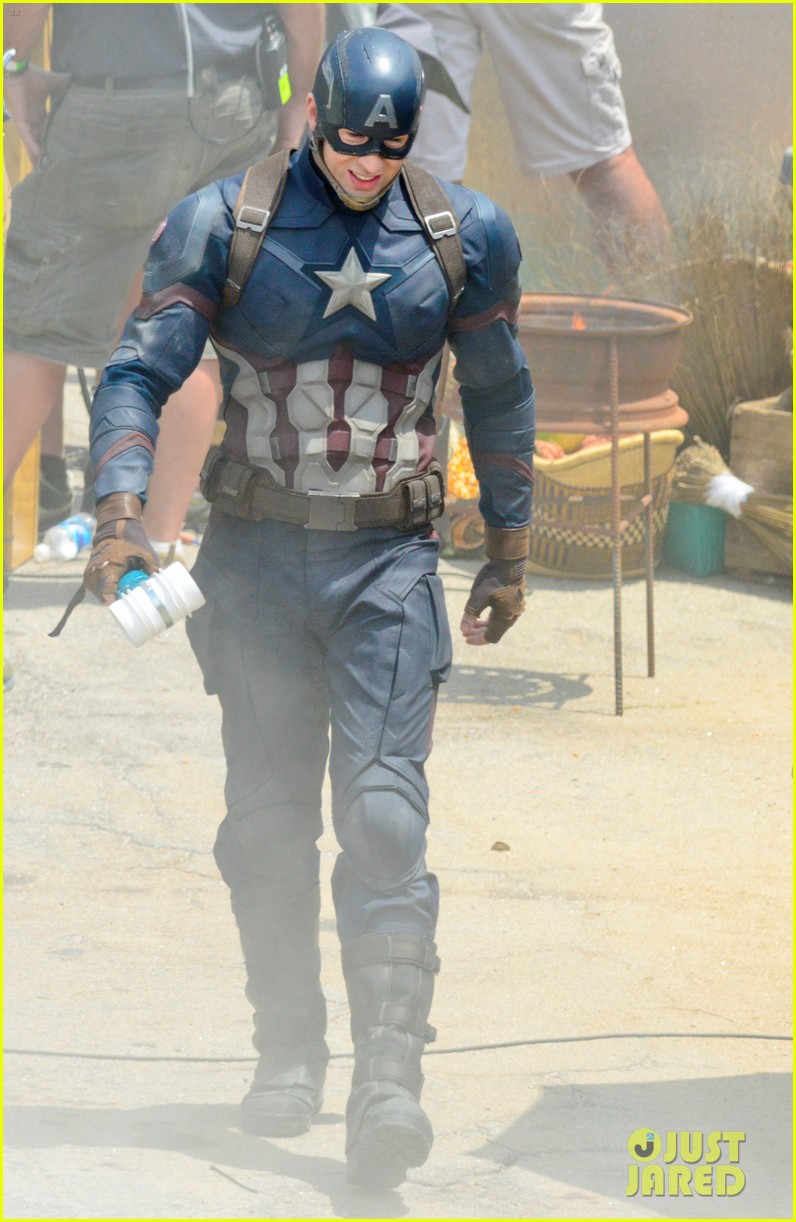 captain-americas-new-weapon-is-a-enter-our-poll-15.jpg