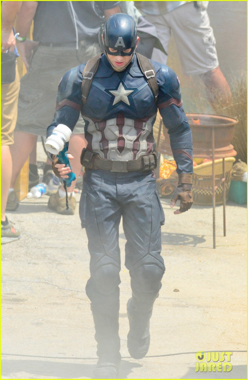 captain-americas-new-weapon-is-a-enter-our-poll-16.jpg
