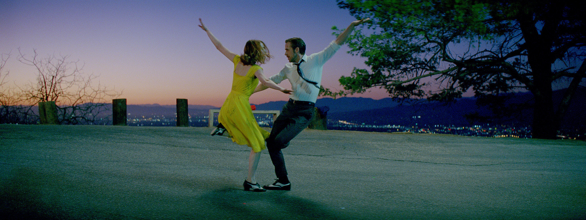 la-la-land-ryan-gosling-emma-stone-dance-large.jpg