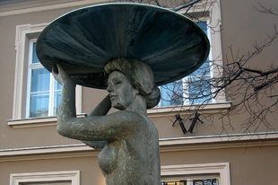 Kik a legvonzóbb szoborcsajok Budapesten? Most szavazhatnak!