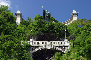 Top Attractions to See in Gellert Hill